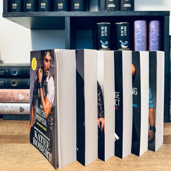 OOP / OG The O’Malleys Series by Katee Robert - Picture 7 of 11